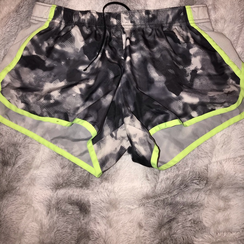 Xersion semi fitted workout shorts